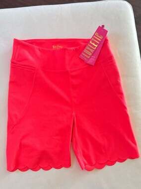 NWT Lilly Pulitzer Luxletic Weekender High Rise Scallop Shorts in Spicy Coral